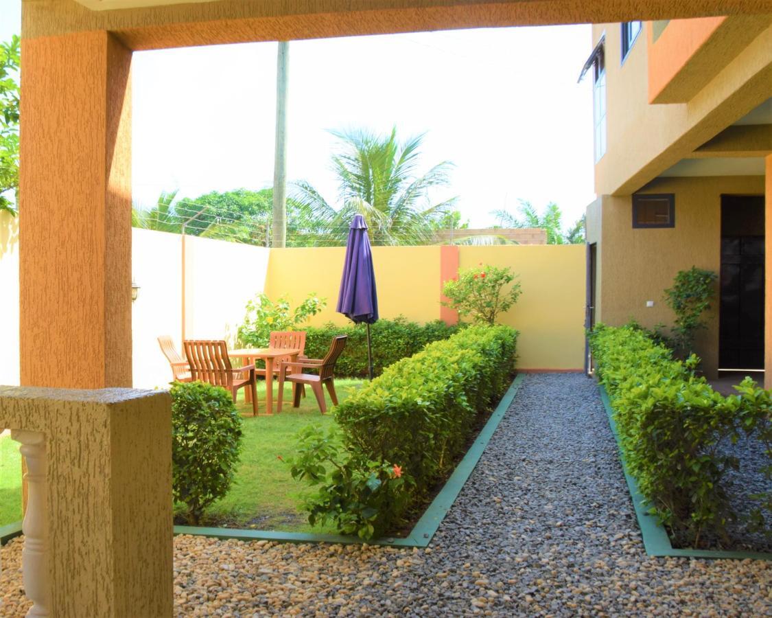Villa Beach Avepozo Lomé Exteriör bild